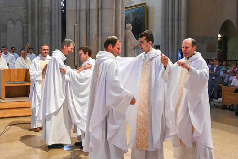 Lire la suite à propos de l’article Retour en images sur les ordinations sacerdotales